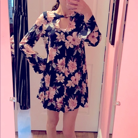 Banana Republic Dresses & Skirts - keyhole floral dress
